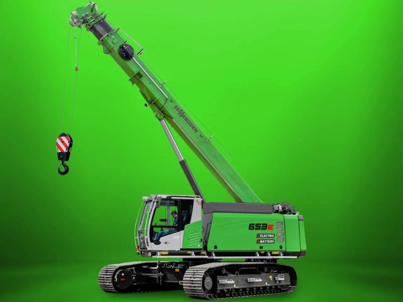 Can a crawler telescopic crane be operated remotely?