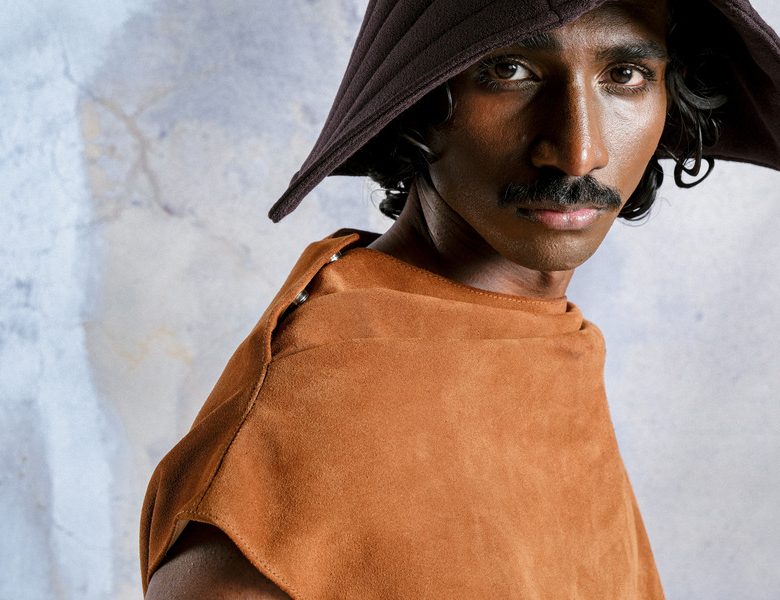 Understated Elegance: The Black Gallery Bag as a Contemporary Wardrobe Essential